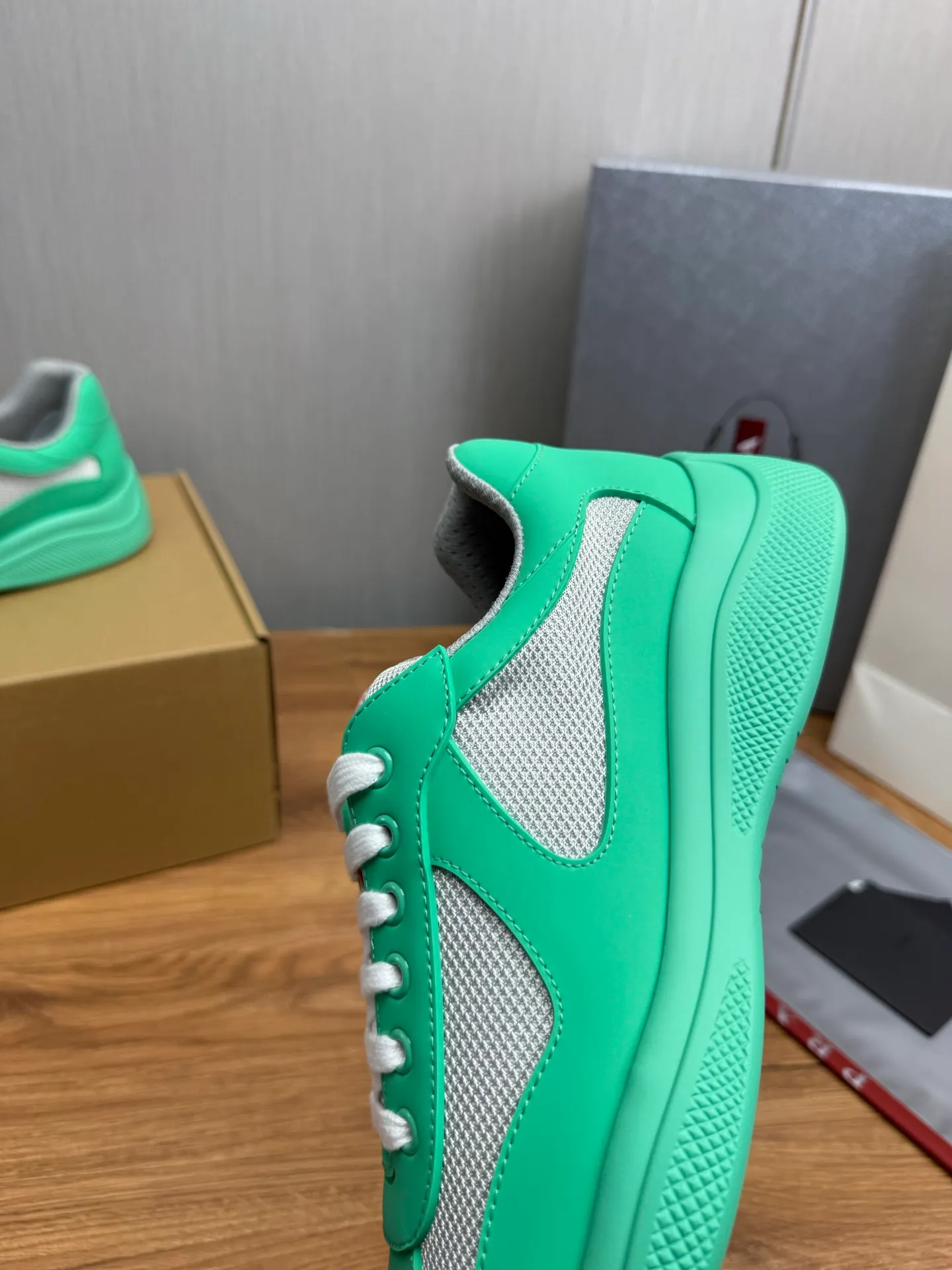 Men's shoes 640💰 [PRADA] Hot selling items🔥Must be recommended every day~~ Official website synchronized, 1:1 high quality shipments✔️ Imported cowhide fabric, rubber material + cowhide lining, original bottom, high-end airplane box packaging🎁 38-45 (38.45 custom-made, non-returnable)
